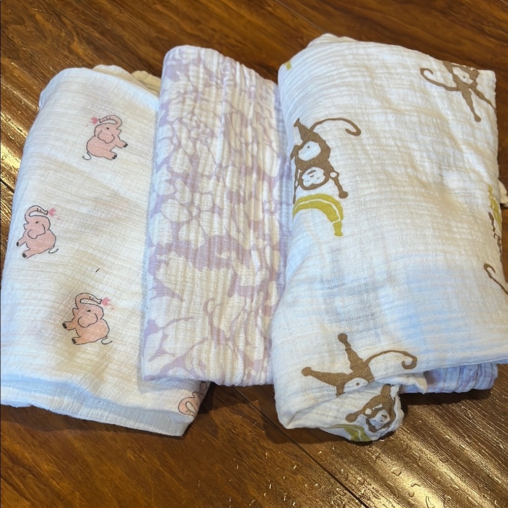 Adorable Animal Print Baby Swaddle Set